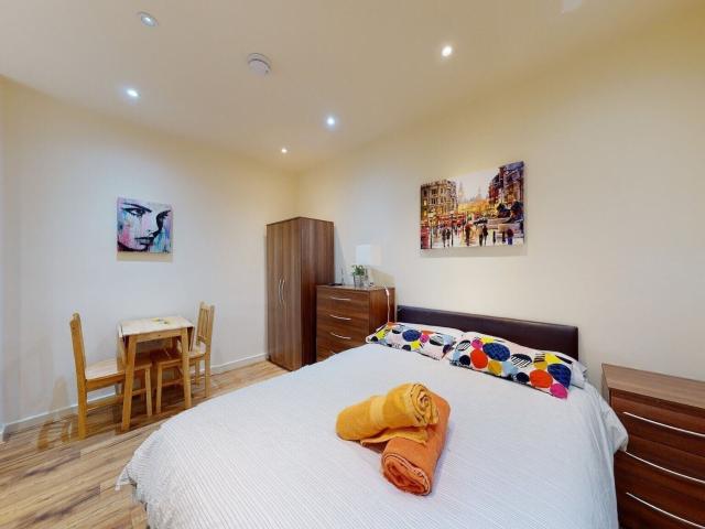 Studio for rent in Mapesbury, Greater London