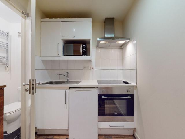 Studio for rent in Mapesbury, Greater London