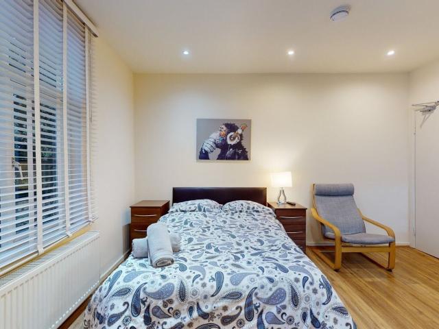 Studio for rent in Mapesbury, Greater London
