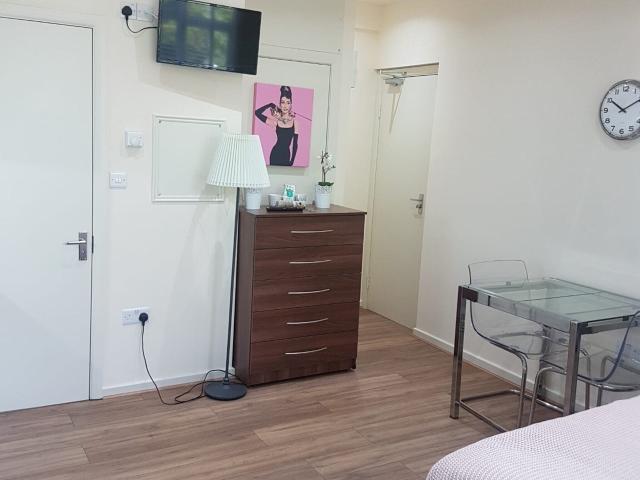 Studio for rent in Mapesbury, Greater London