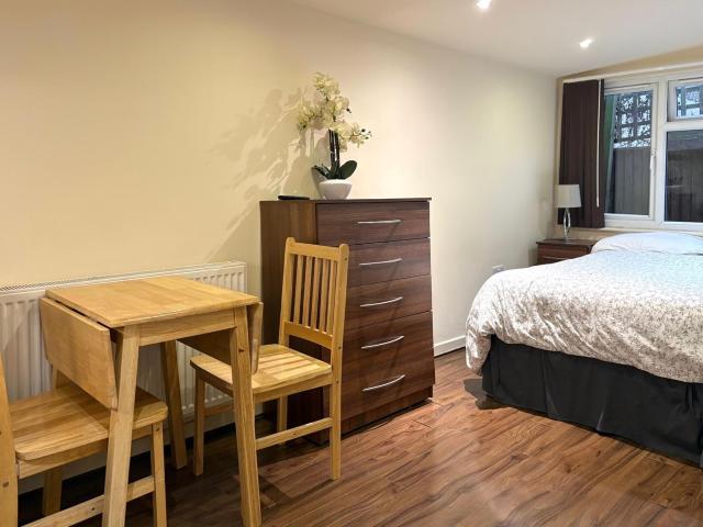Studio for rent in Cricklewood, Greater London