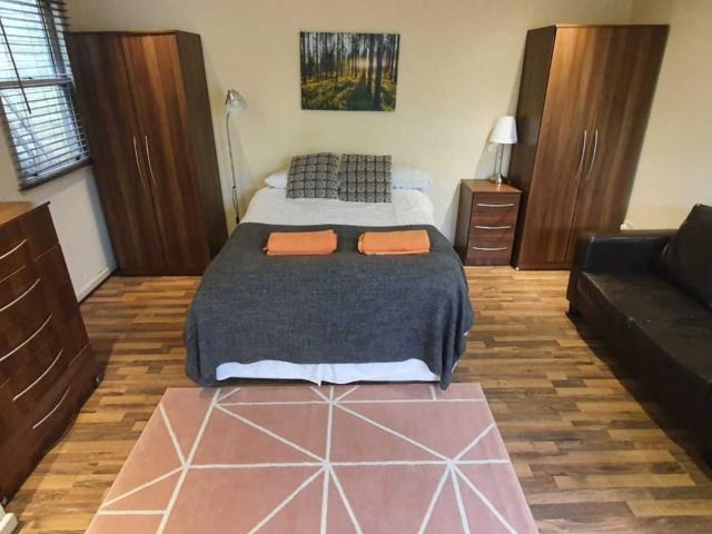 Studio for rent in Dollis Hill, Greater London