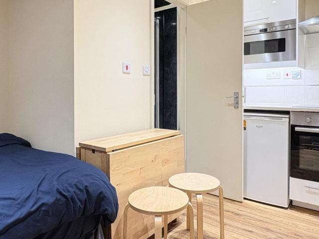 Studio for rent in Cricklewood, Greater London