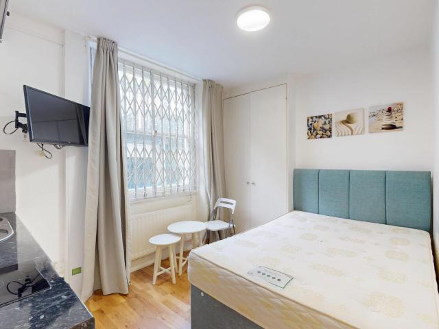 Studio for rent in Earl's Court, Greater London