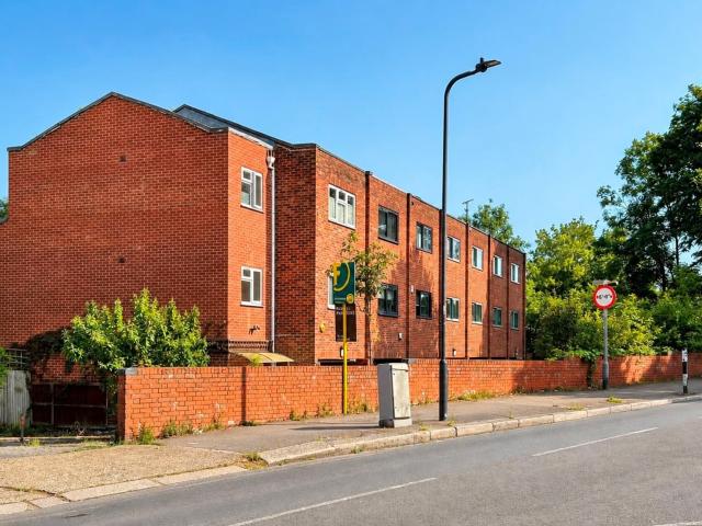 Studio for rent in Mapesbury, Greater London
