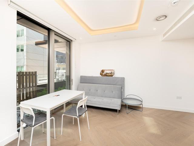 Studio for rent in Aldgate, Lyons