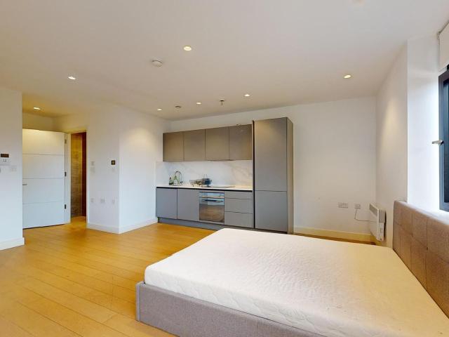 Studio for rent in London Borough of Hounslow, Spring Grove