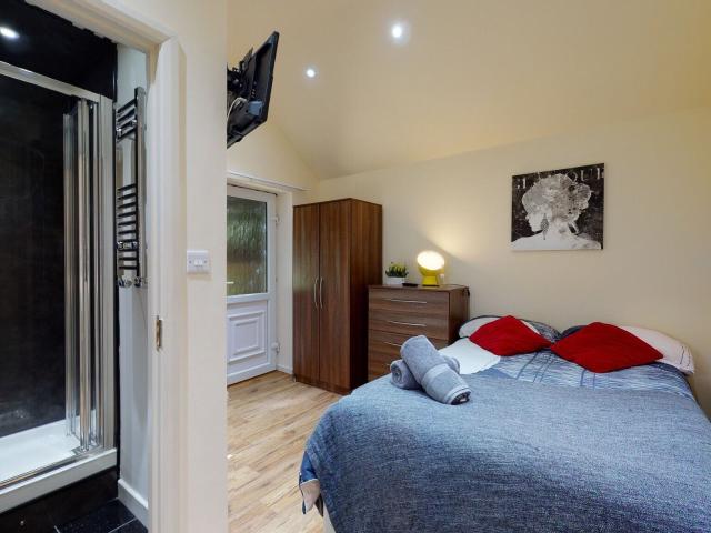 Studio for rent in Mapesbury, Greater London