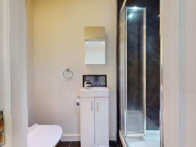 Studio for rent in Mapesbury, Greater London