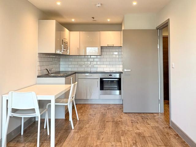 Studio for rent in Ringlestone, Midway