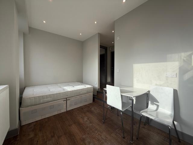 Studio for rent in Ringlestone, Midway