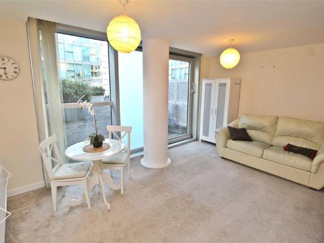 Studio for rent in Milton Keynes