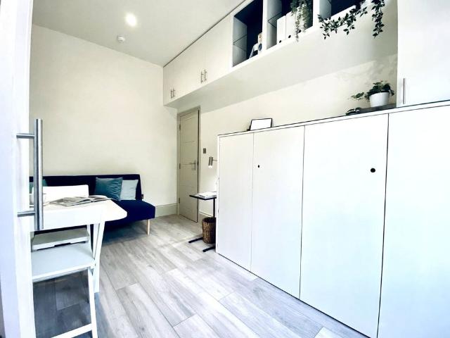Studio for rent in Aldrington