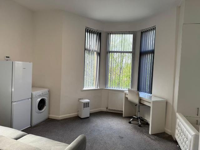 Studio for rent in West Yorkshire