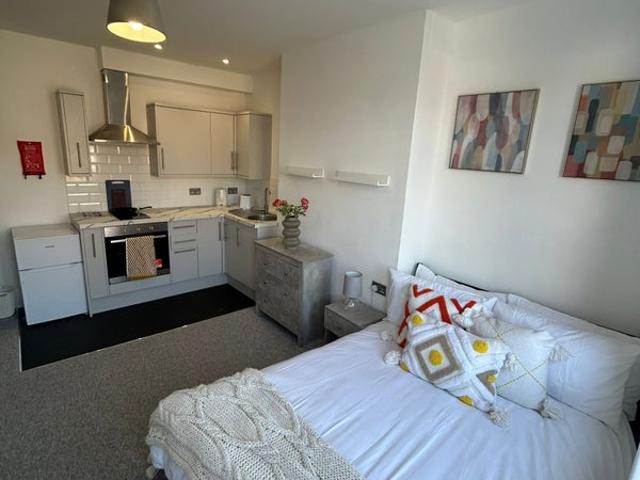 Studio for rent in Roselands, Eastbourne