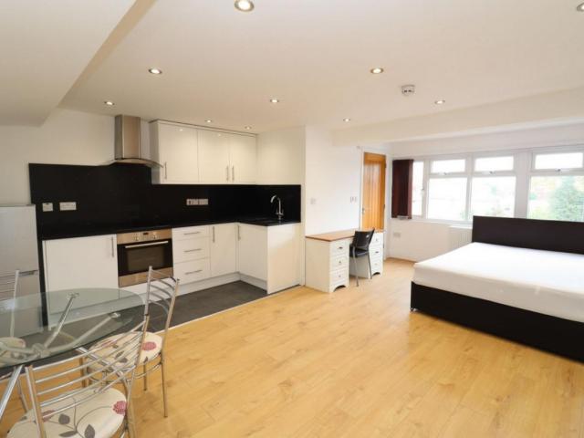 Room for rent in London Borough of Hounslow, Spring Grove