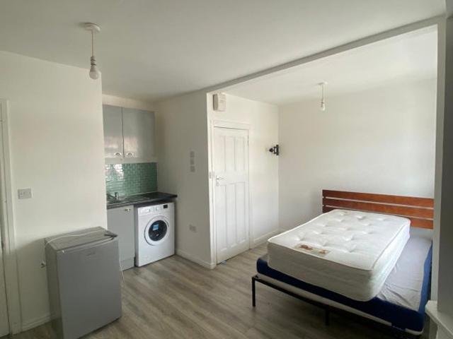 Studio for rent in London Borough of Croydon, Thornton Heath