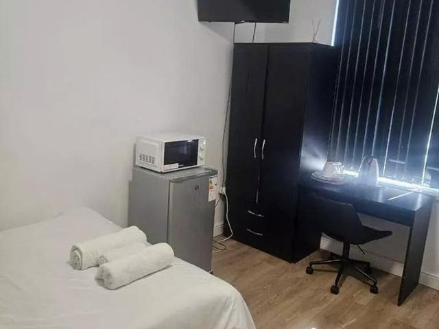 Studio for rent in Haddon, East Midlands