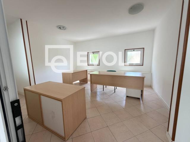 Ufficio in affitto a Buja, Friuli-Venezia Giulia