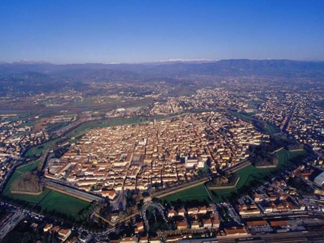 Ufficio in affitto a Capannori, Toscana
