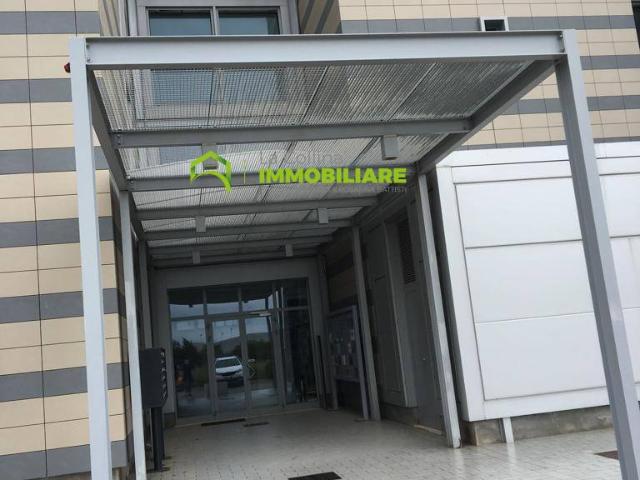 Ufficio in affitto a Cisterna Di Latina, Lazio