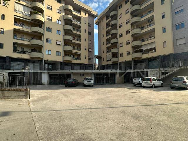 Ufficio in affitto a Quartiere Tribunale, Calabria