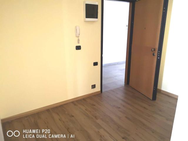 Locale Commerciale in affitto a Marche, Ancona