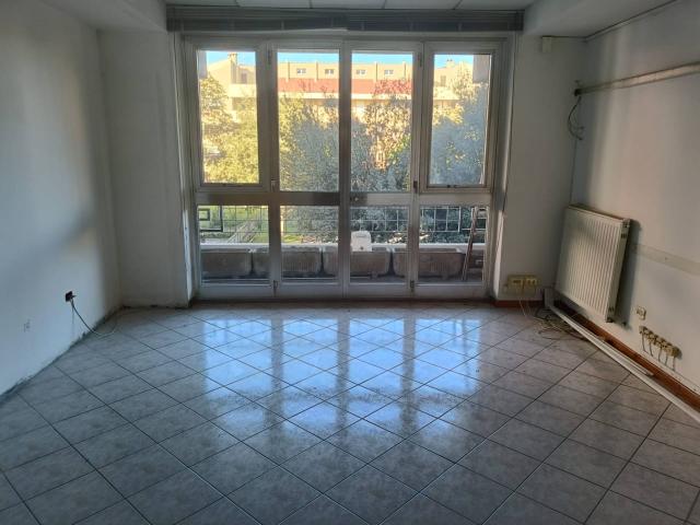 Locale Commerciale in affitto a Marche, Ancona