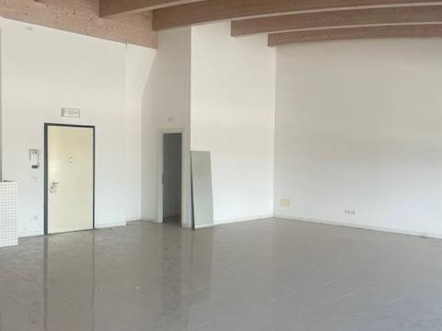 Ufficio in affitto a Fontanafredda, Friuli-Venezia Giulia