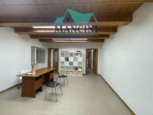 Ufficio in affitto a Marche, Ancona