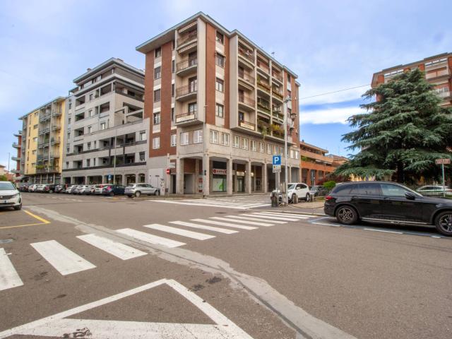 Ufficio in affitto a Magenta, Lombardia