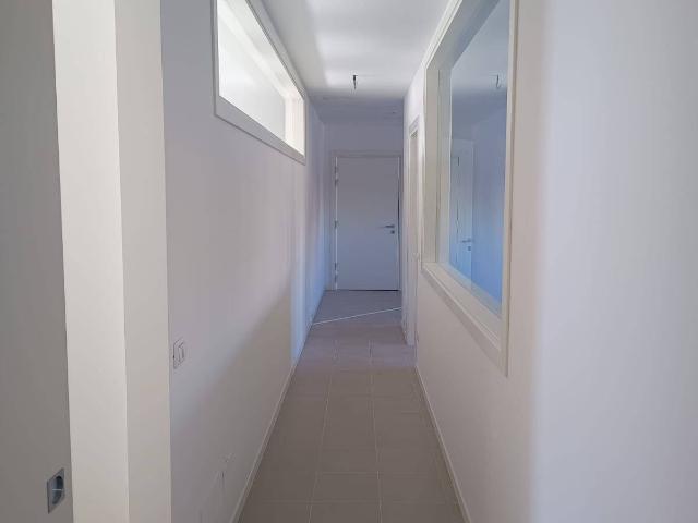 Ufficio in affitto a Miralfiore, Marche