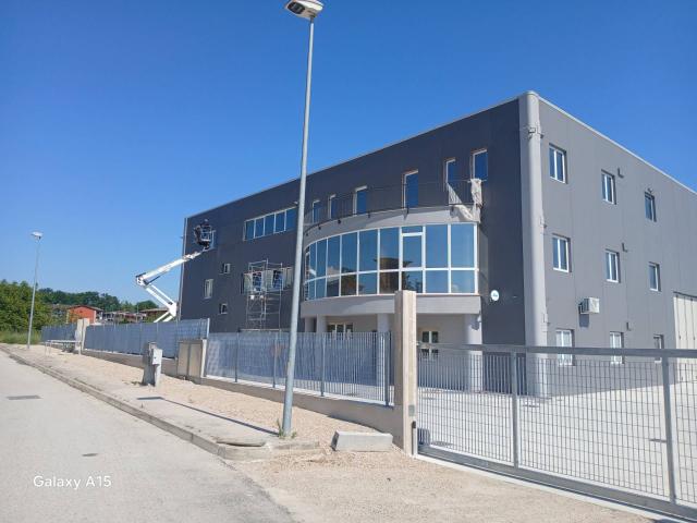 Ufficio in affitto a Pianella, Abruzzo