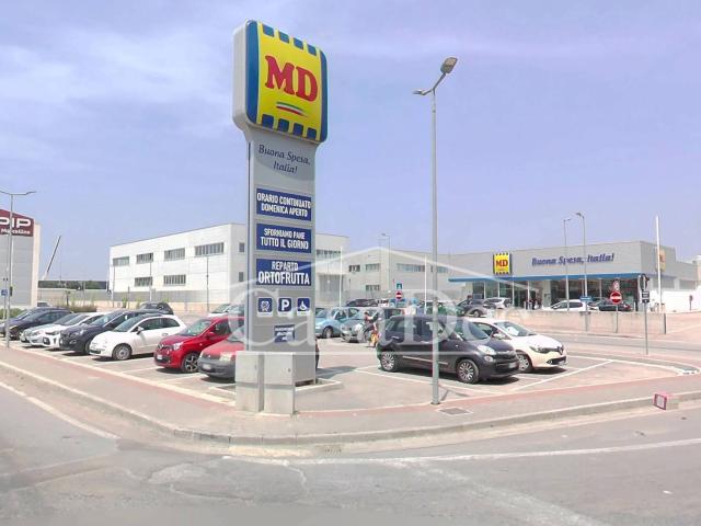 Ufficio in affitto a Trentola, Campania