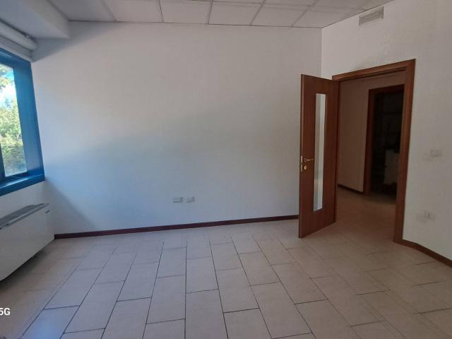 Ufficio in affitto a Spoltore, Abruzzo