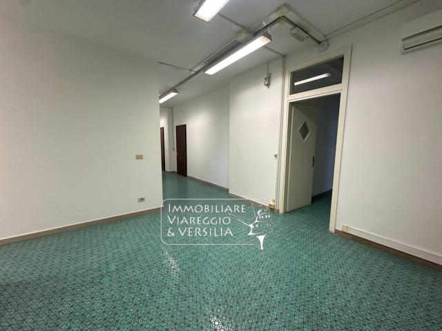 Capannone in affitto a Viareggio, Lucca