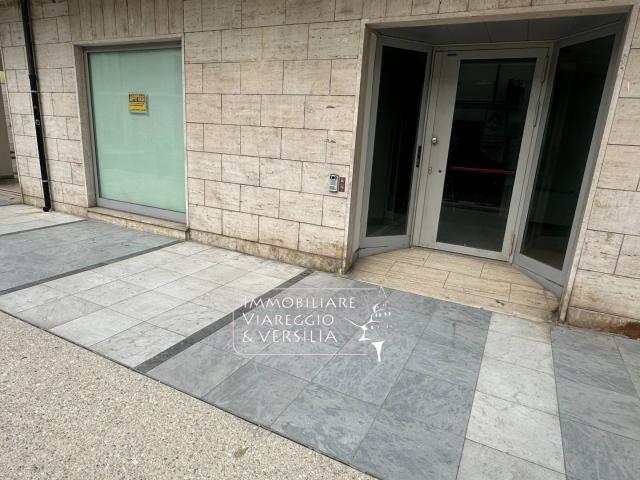 Capannone in affitto a Viareggio, Lucca