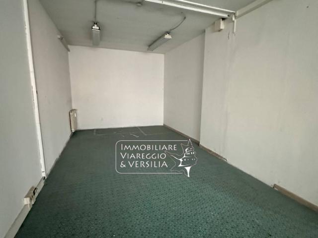 Capannone in affitto a Viareggio, Lucca