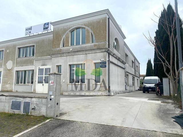 Ufficio in vendita a Alba Adriatica, Teramo