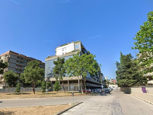 Ufficio in vendita a Puglia, Bari