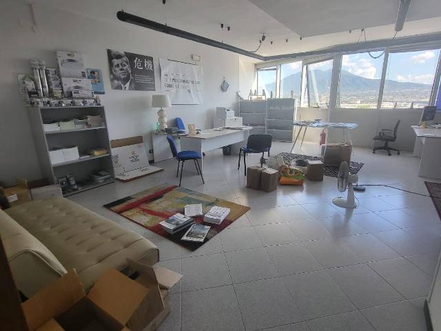 Ufficio in vendita a Afragola, Campania