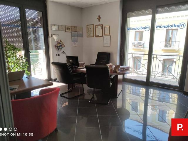 Ufficio in vendita a Centro Storico, Caserta