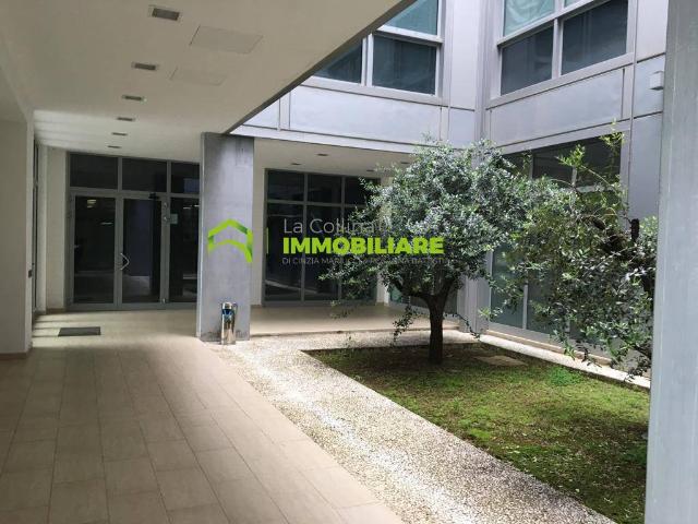 Ufficio in vendita a Cisterna Di Latina, Lazio
