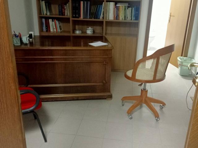 Ufficio in vendita a Centro, Marche