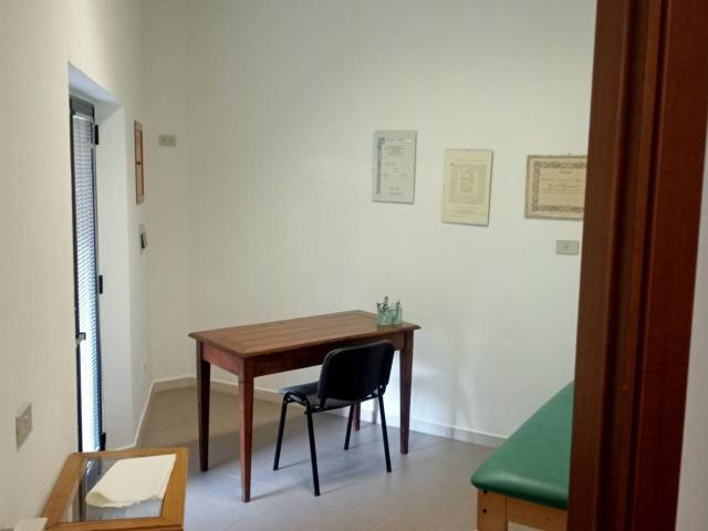 Ufficio in vendita a Centro, Marche