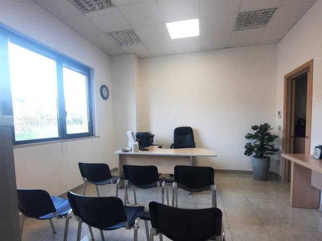 Ufficio in vendita a Marche, Ascoli Piceno