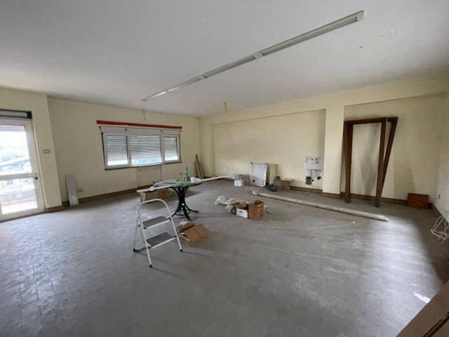 Ufficio in vendita a Ottaviano, Campania