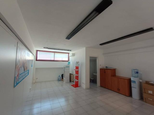 Ufficio in vendita a Miralfiore, Marche