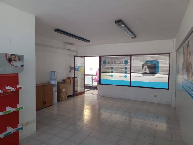 Ufficio in vendita a Miralfiore, Marche