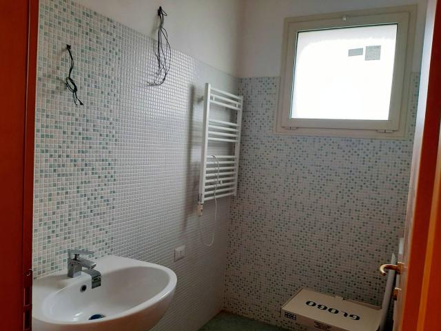 Ufficio in vendita a Ravenna, Reggio Emilia